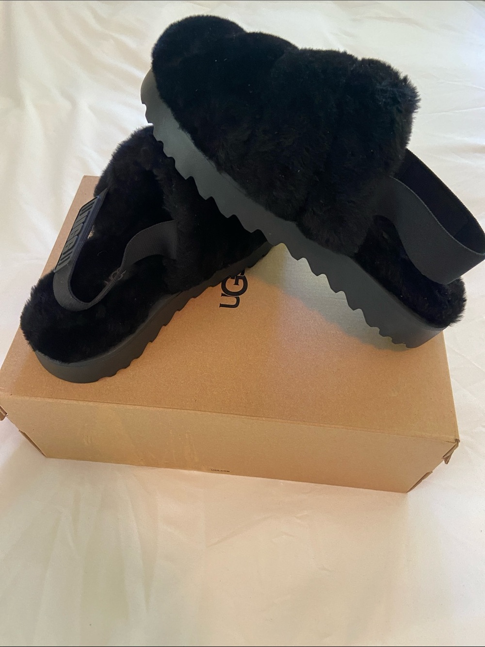 UGG Super Fluff Black Slippers Woman’s 7 Sling-Back NWB Streetwear Loungewear